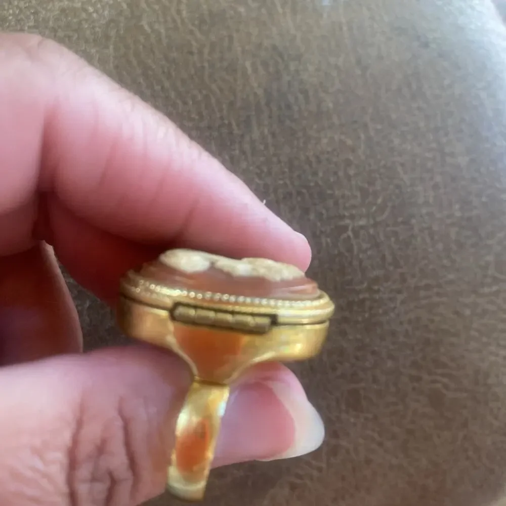 Vintage Avon Cameo Perfume Ring